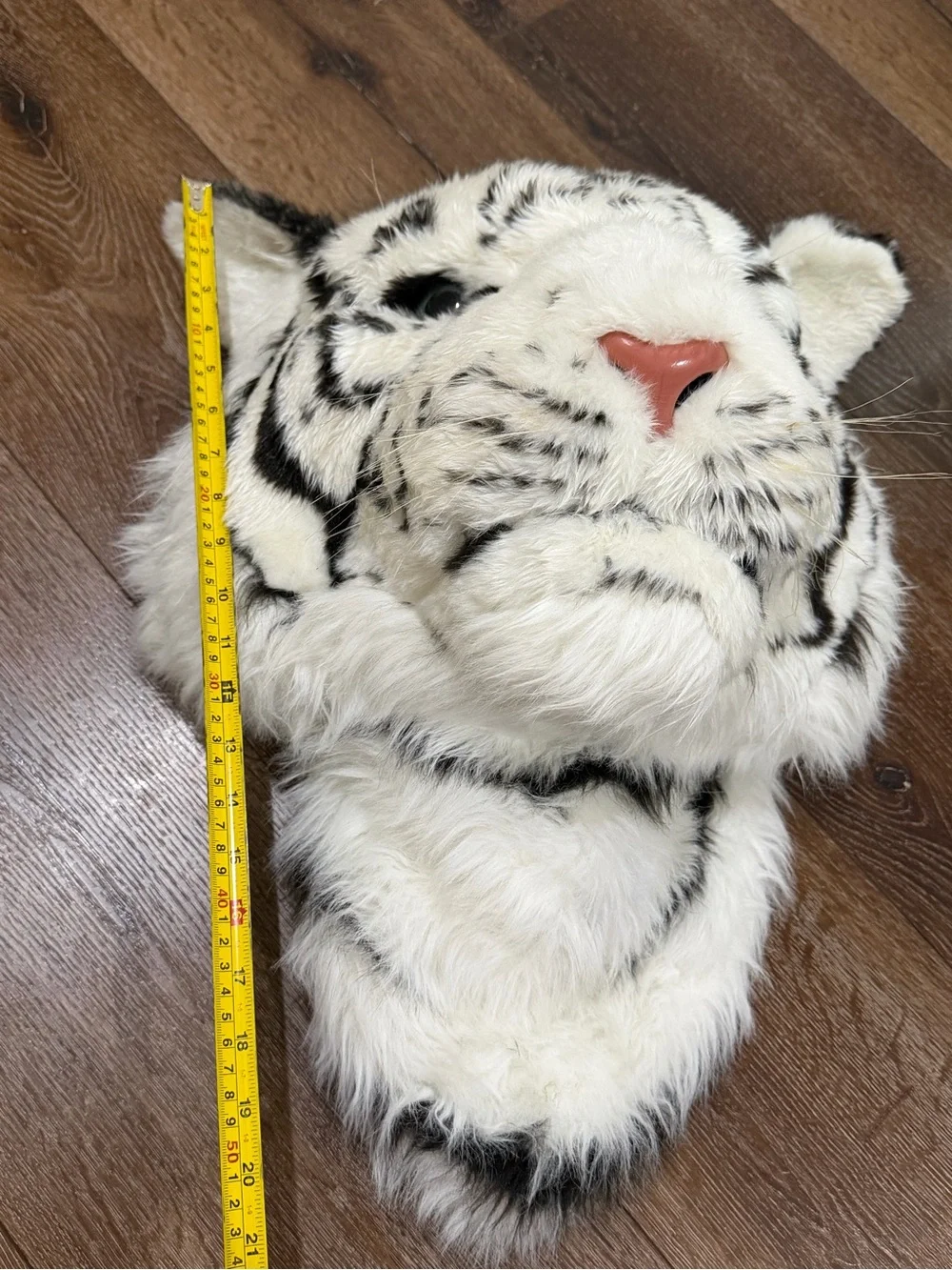 Siberian tiger head hanging wall decor white and black